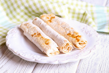 Grilled pita bread with cheese filling