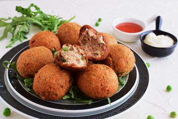 Fish balls with tuna and green peas
