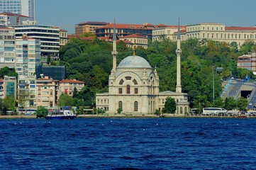 Fototapeta na wymiar Dolmabahce Mosque Istanbul, Turkey