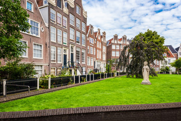 Fototapeta premium Dziedziniec Beginażu w Amsterdamie w Holandii