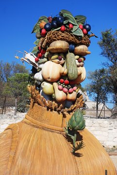 Sculptures d&rsquo;Arcimboldo &agrave; Baux de Provence