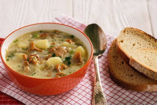 Vegetarian cuisine - soup with potatoes and chanterelles mushroom.