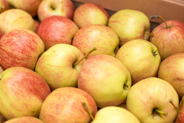 Beautiful appetizing fruit background with apples in a cardboard box