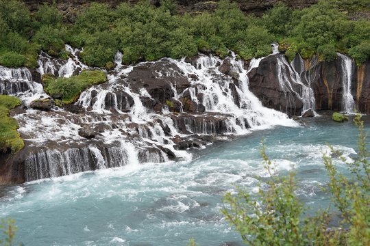 Island: Wasserf&auml;lle Hraunfossar und Barnafoss bei H&uacute;safell