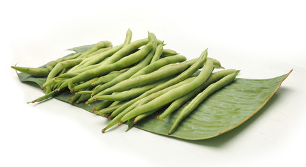 Fototapeta premium String bean raw food on banana leaf isolate has clipping paths
