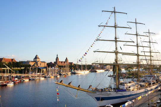 Szczecin - widok na Łasztownię i Wały Chrobrego podczas The Tall Ships Races 