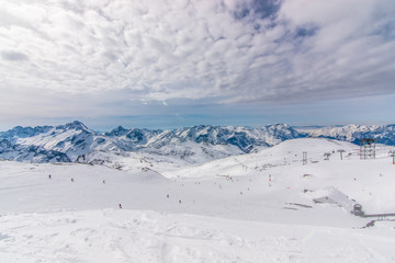 Fototapeta na wymiar Over Les 2 Alpes