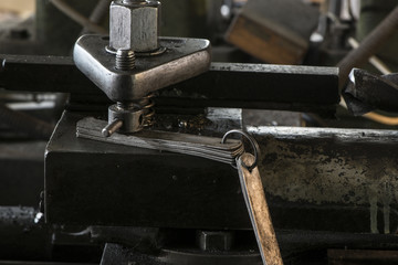 Werkzeuge und Maschinen in einer Kunstschmiede, Pfronten, Allgäu, Bayern