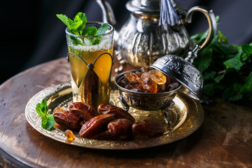 Close view of glass of moroccan mint tea - obrazy, fototapety, plakaty