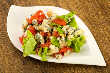 Grapefruit and blue cheese salad