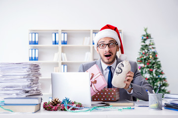 Young businessman celebrating christmas in the office