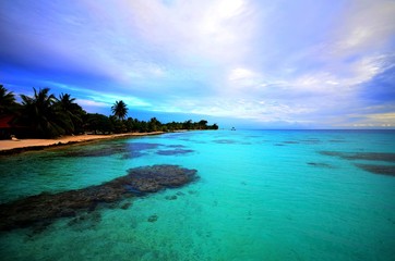 fin de journée sur le lagon de fakarava polynésie française turquoise corail