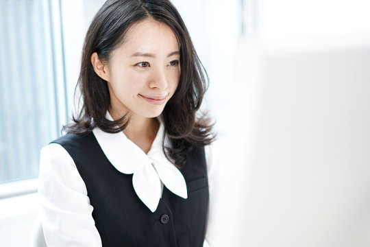 働く女性
