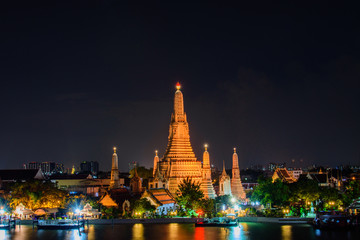 Naklejka premium Arun temple(Wat Arun), famous tourist attraction in night time at Bangkok thailand.