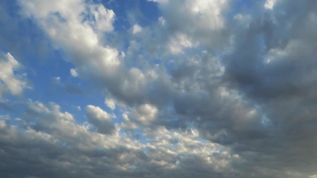 流れる雲　青空タイムラプス