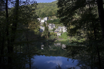 Garfagnana, lago e borgo Isola Santa