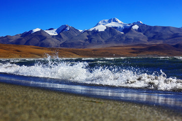 Fototapeta na wymiar high mountain pass in Tibet mountain landscape
