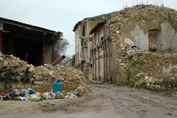 houses ruined by earthquake