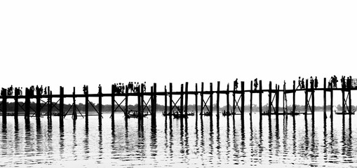 Most tekowy na jeziorze Taung Tha Man, Mandalaj, Birma - obrazy, fototapety, plakaty