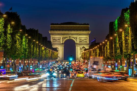 Fototapeta Champs-Elysees and Arc de Triomphe at night in Paris, France
