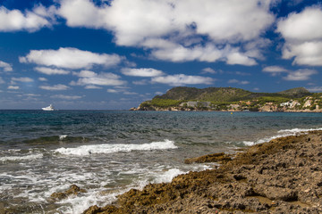 Fototapeta na wymiar Landschaft und Strand von Mallorca 