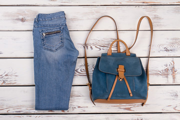 Plain jeans and vintage backpack - 175210537