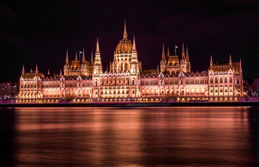 Fototapeta premium Hungarian Parliament In night- Budapest