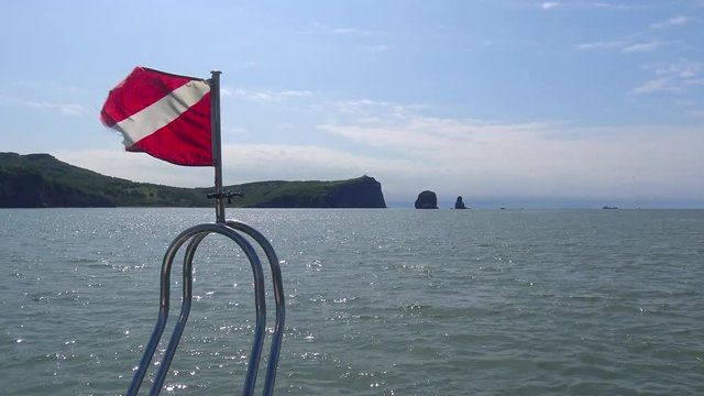 Морское сафари путешествие вдоль полуострова Камчатка. Крупнейшая в мире Авачинская бухта. Острова Три Брата.