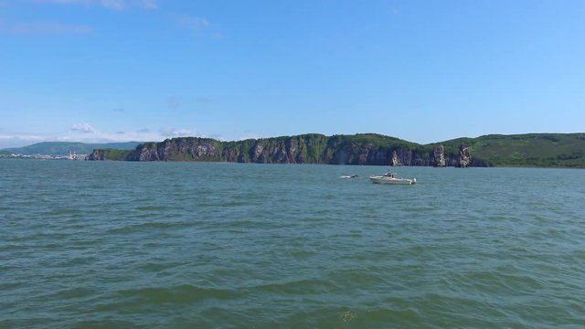 Морское сафари путешествие вдоль полуострова Камчатка. Крупнейшая в мире Авачинская бухта. Острова Три Брата.