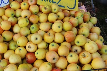 Apple fruit is delicious at street food