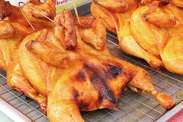 Grilled chicken is delicious in the market