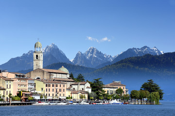 panoramic view to the center of Salo at the lake Garda in Italy, Lombardia with alpes and blue sky - obrazy, fototapety, plakaty
