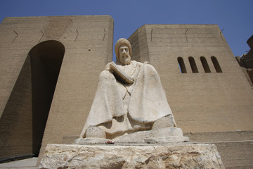 Monument to Ibn al-Mustawfi in front of Erbil Citadel