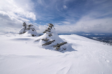 Fototapeta na wymiar the graves in the snowy mountains