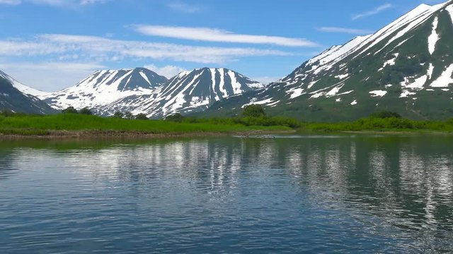 Морское сафари путешествие вдоль полуострова Камчатка. Устье реки Лиственничная.