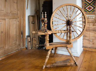 Antique spinning wheel