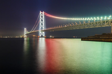 Fototapeta na wymiar 夜の明石海峡大橋