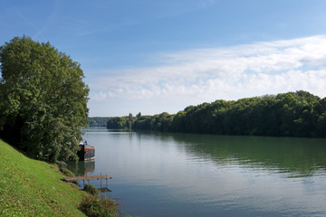 Fototapeta na wymiar Rives de la Seine à St Fargeau Ponthierry