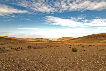 Fototapeta na wymiar Deserto di sassi, deserto. colline 
