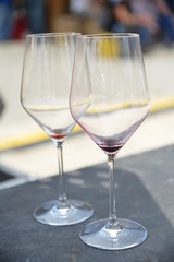 empty wine glasses 