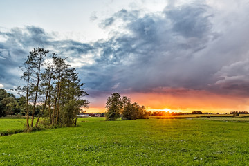 malerischer Sonnenuntergang im Vilstal