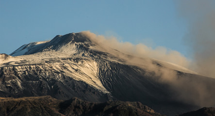 Fototapeta na wymiar Etna - paesaggio del vulcano visto all'alba-Sicilia