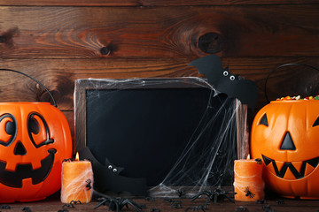 Halloween baskets with spiders and wooden frame