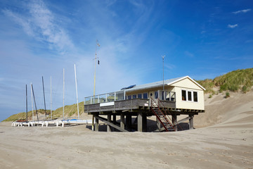 Ameland Hollum Pfahlbau am Strand