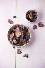 Chips aus violetten Kartoffeln