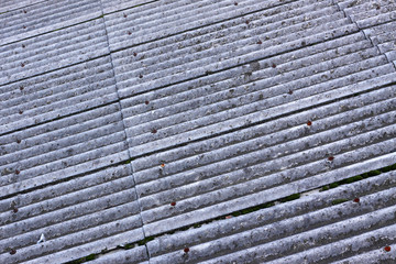 工場の古いスレート屋根