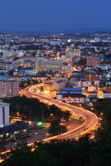 Fototapeta na wymiar The Expressway curve at pattaya city during the night