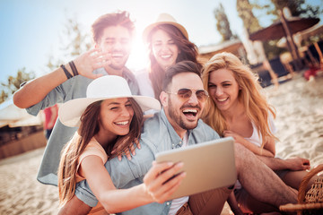 Fototapeta na wymiar Group of friends taking selfie with smart phone