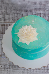 tiffany cream cheese cake with chocolate flower
