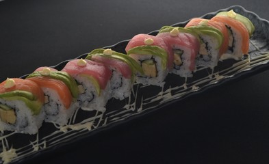 カラフル　ロール寿司
